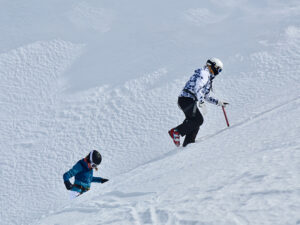 HIF students trekking in snow