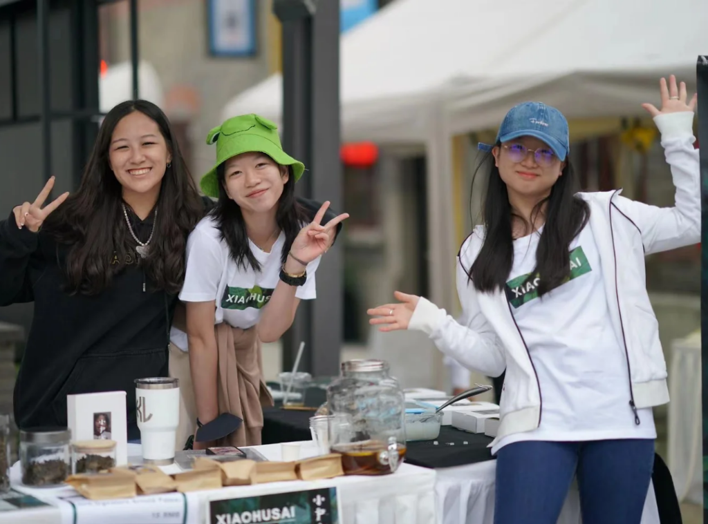 Concordia students selling Xiaohusai tea